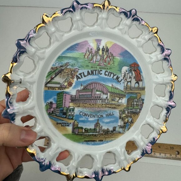 Vtg Atlantic‎ City New Jersey Souvenir Decor Plate Gold Accents 8 inch diameter - Picture 4 of 11